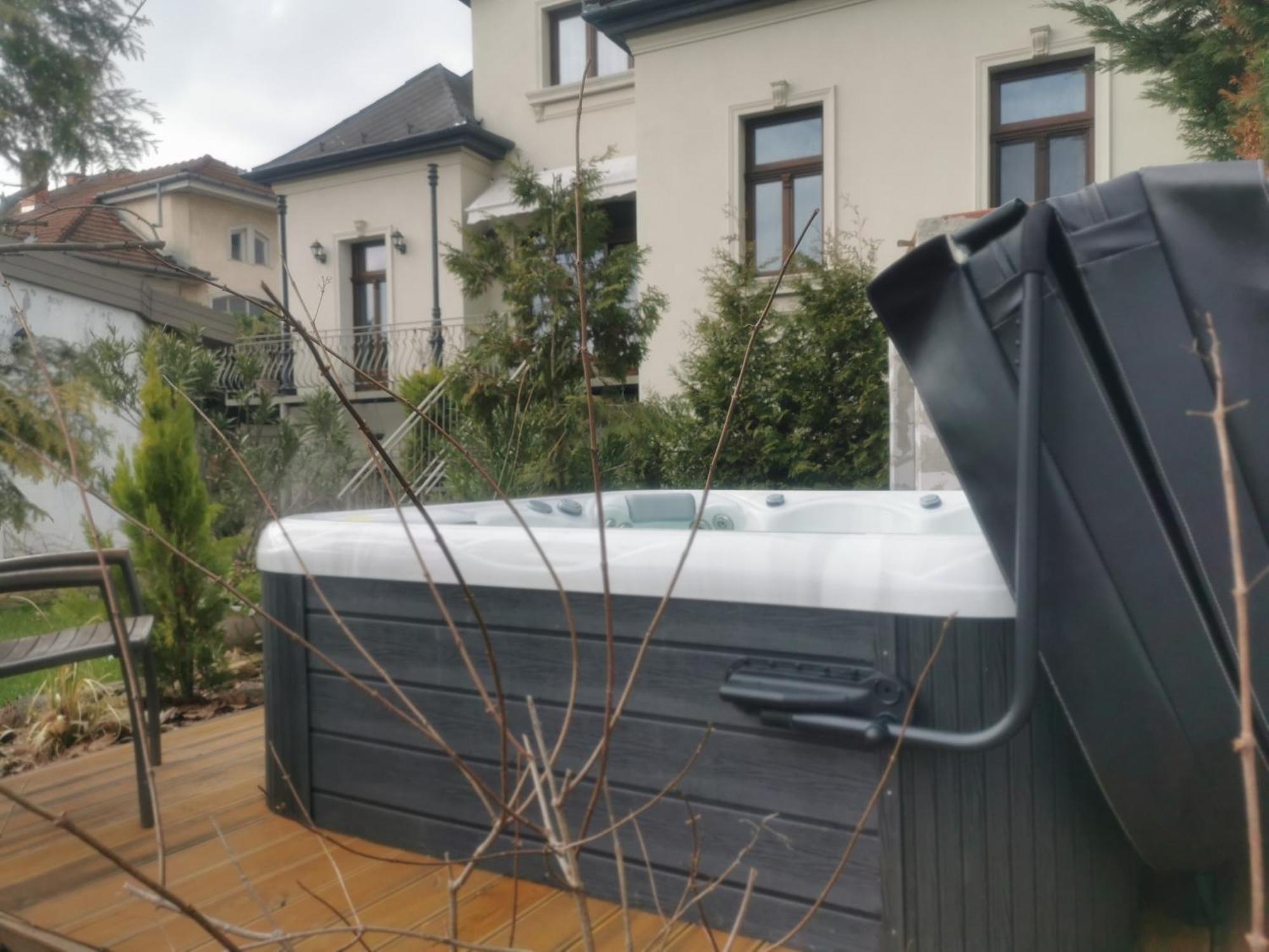 Kuria Apartman With Private Jacuzzi And Pool ブダペスト エクステリア 写真