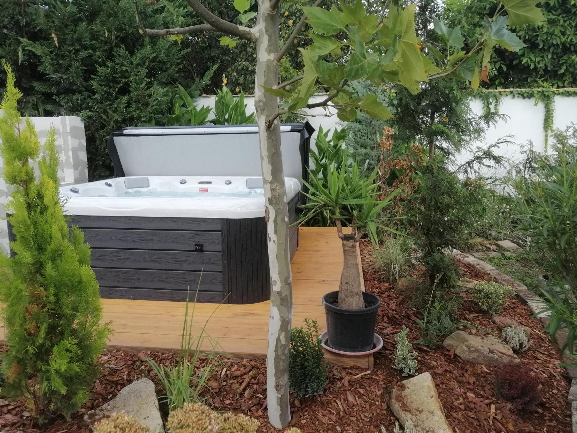 Kuria Apartman With Private Jacuzzi And Pool ブダペスト エクステリア 写真