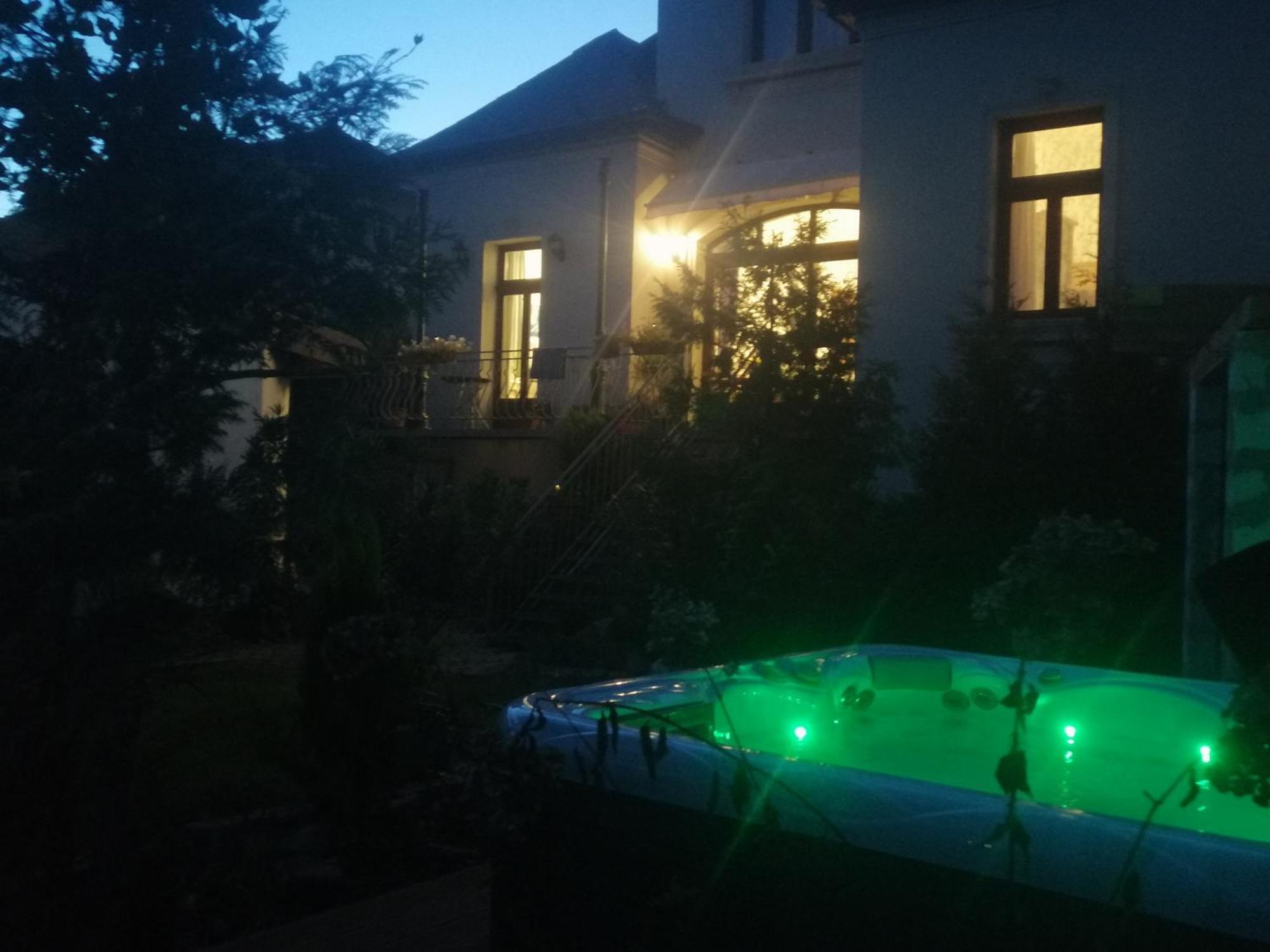 Kuria Apartman With Private Jacuzzi And Pool ブダペスト エクステリア 写真