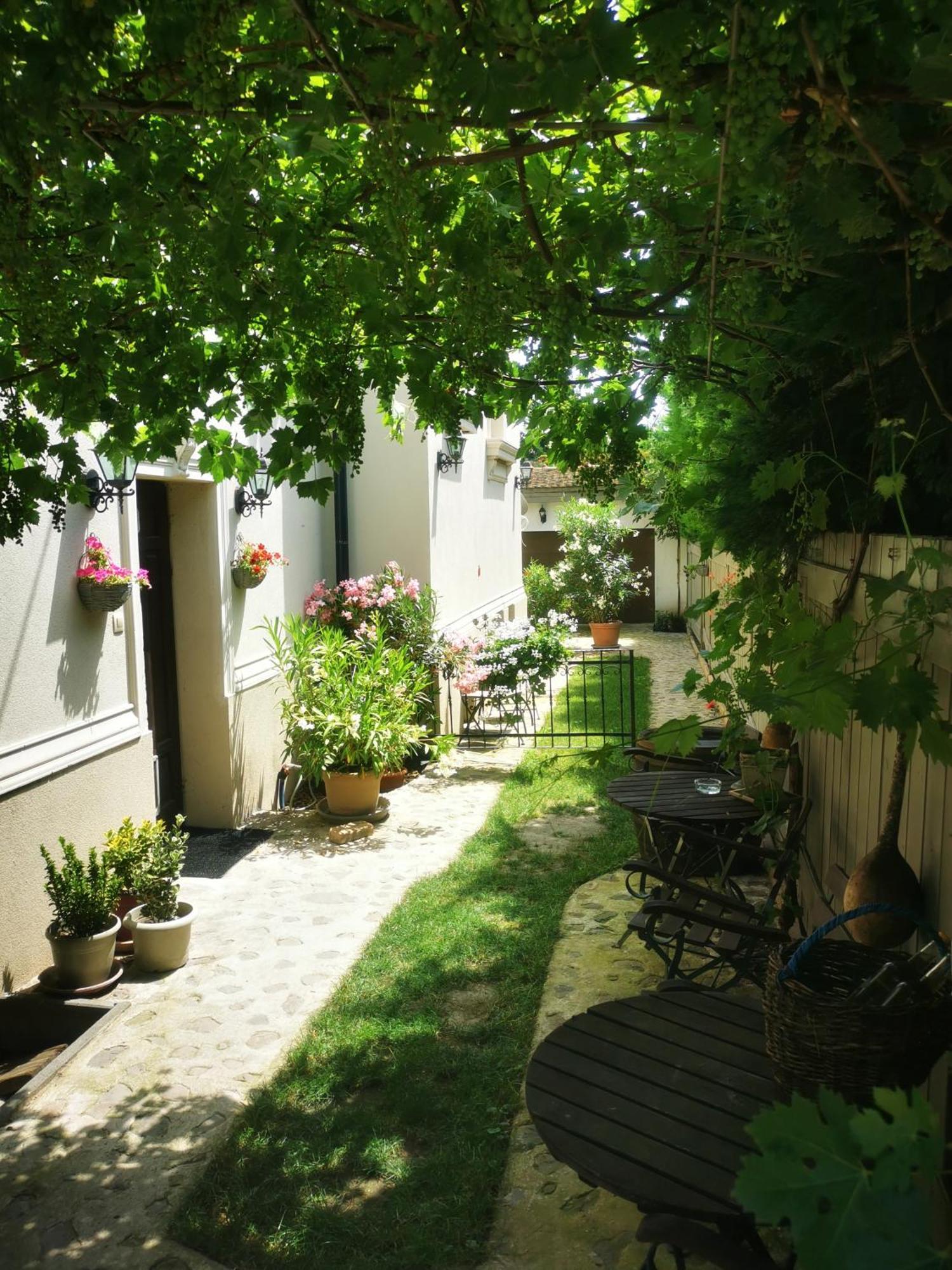 Kuria Apartman With Private Jacuzzi And Pool ブダペスト エクステリア 写真