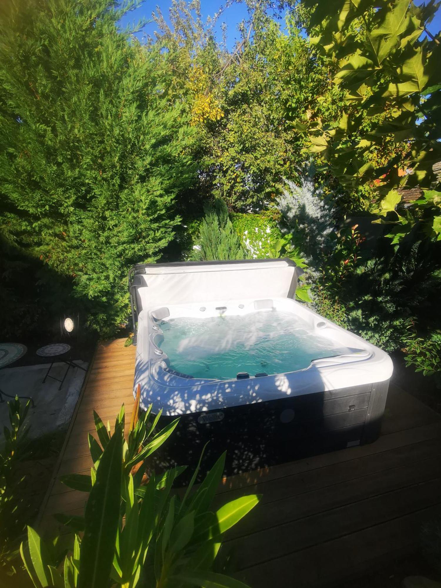 Kuria Apartman With Private Jacuzzi And Pool ブダペスト エクステリア 写真