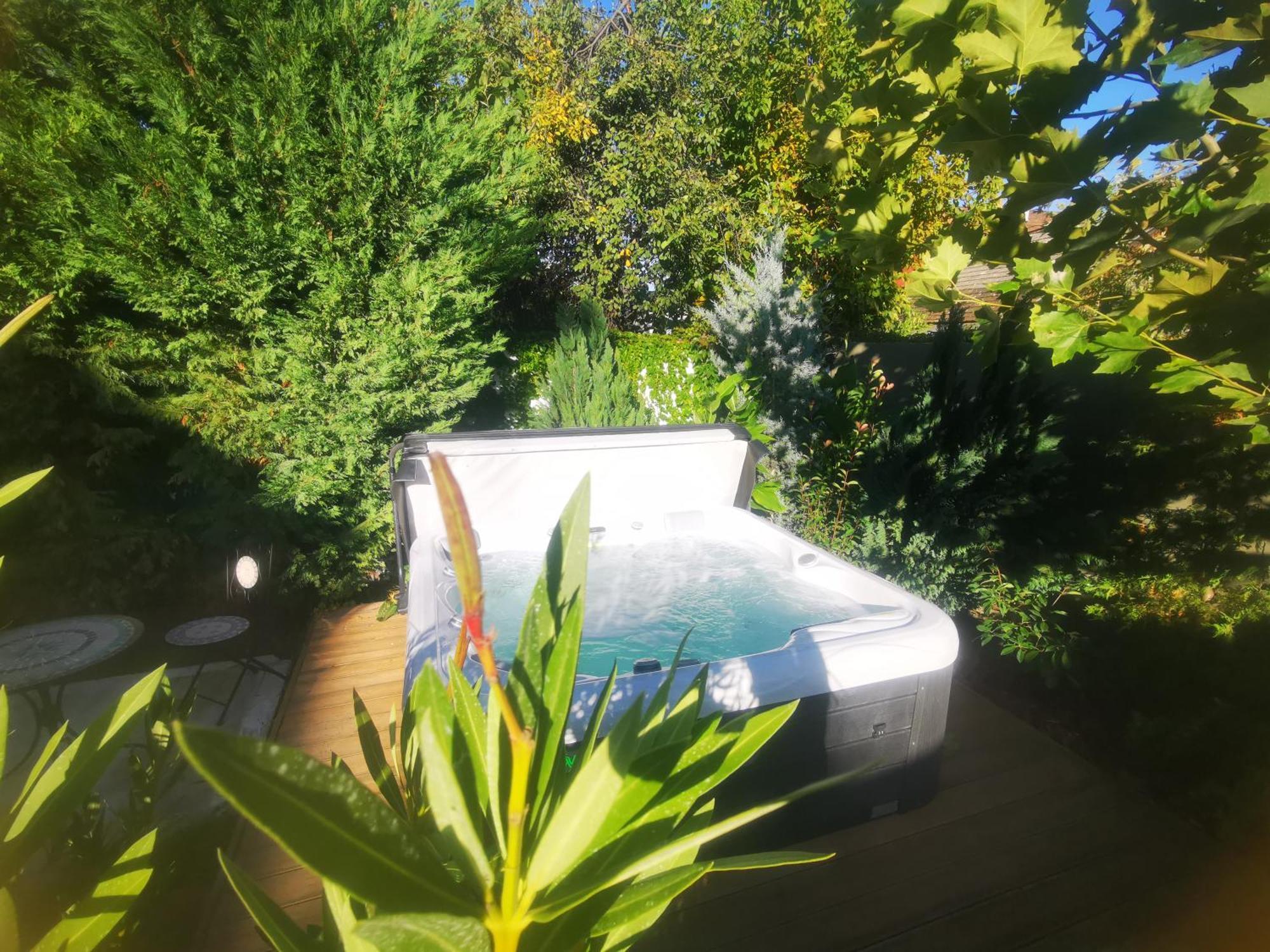 Kuria Apartman With Private Jacuzzi And Pool ブダペスト エクステリア 写真
